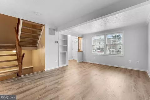 Living - 3 Ramsgate Ct, Halethorpe, MD 21227 photo 2 of 4