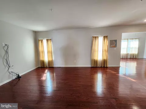 Living - 927 Long Manor Dr, Middle River, MD 21220 photo 3 of 7