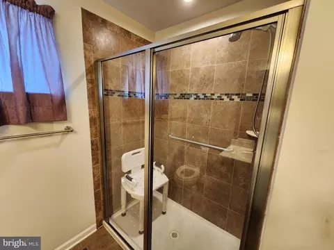 Bath - 927 Long Manor Dr, Middle River, MD 21220 photo 6 of 8