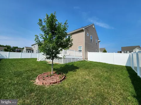 Exterior - 927 Long Manor Dr, Middle River, MD 21220 photo 4 of 7