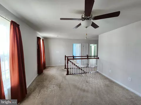 Living - 927 Long Manor Dr, Middle River, MD 21220 photo 5 of 7