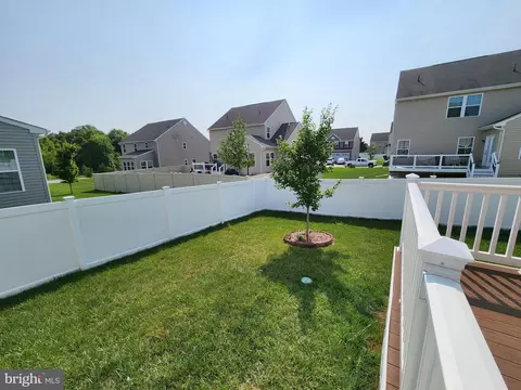 Exterior - 927 Long Manor Dr, Middle River, MD 21220 photo 5 of 7