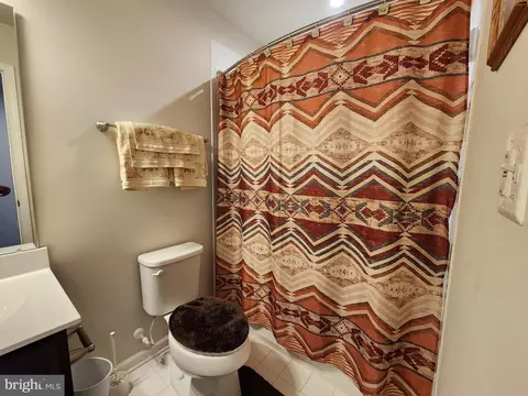 Bath - 927 Long Manor Dr, Middle River, MD 21220 photo 1 of 8