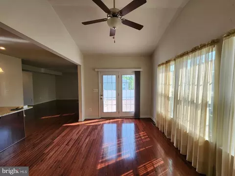 Living - 927 Long Manor Dr, Middle River, MD 21220 photo 4 of 7