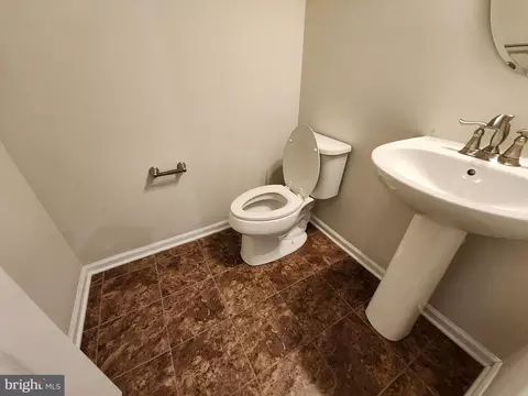 Entry Way - 927 Long Manor Dr, Middle River, MD 21220 photo 4 of 12