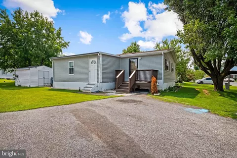 105 Roundup Rd, Middle River, MD 21220