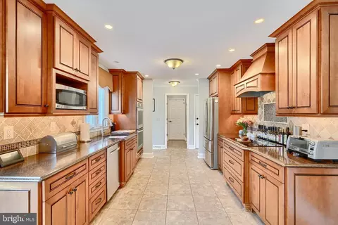 Entry Way - 9 Marmaduke Ct, Baldwin, MD 21013 photo 6 of 9