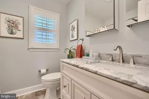 Bath - 9 Marmaduke Ct, Baldwin, MD 21013 photo 4 of 7