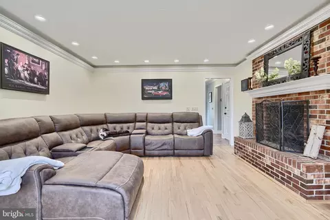 Living - 9 Marmaduke Ct, Baldwin, MD 21013 photo 1 of 5