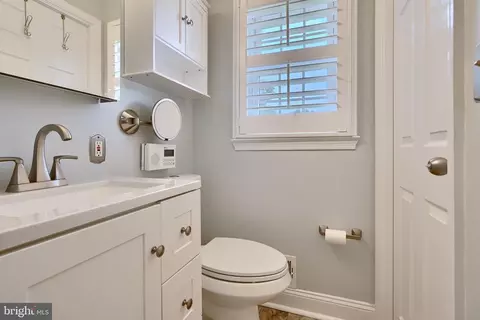 Bath - 9 Marmaduke Ct, Baldwin, MD 21013 photo 3 of 7