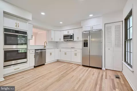 8 Tudor Ct, Lutherville Timonium, MD 21093