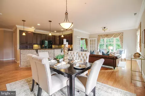 17 Clay Lodge Ln #204, Catonsville, MD 21228