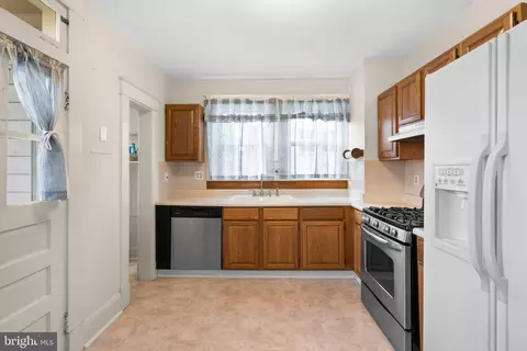 Entry Way - 1325 Stevens Ave, Halethorpe, MD 21227 photo 2 of 2