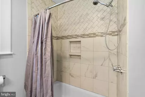 Bath - 1325 Stevens Ave, Halethorpe, MD 21227 photo 2 of 4