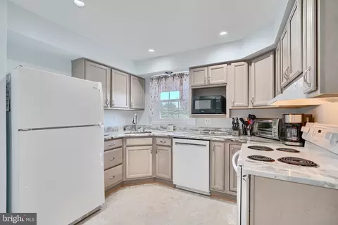 9507 Hallhurst Rd, Nottingham, MD 21236 photo 3