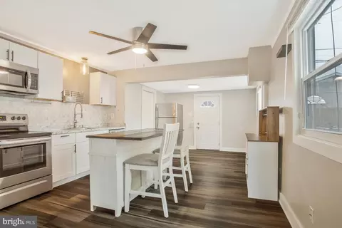 30 Blister St, Middle River, MD 21220