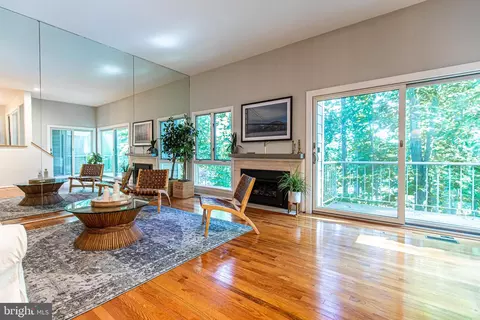 Living - 3 Beech Leaf Ct #29, Towson, MD 21286 photo 2 of 8