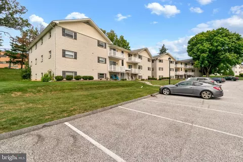 1 Warren Lodge Ct #2A, Cockeysville, MD 21030