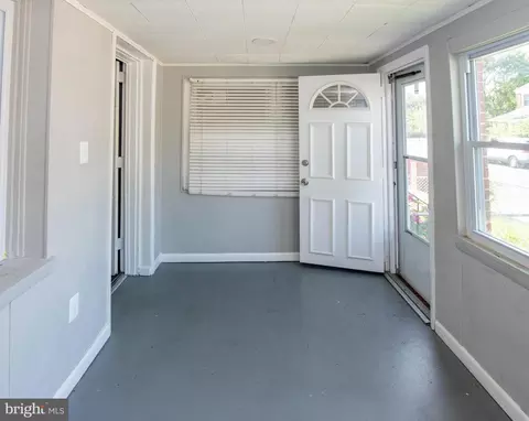 Entry Way - 407 Maple Ln, Dundalk, MD 21222 photo 1 of 10