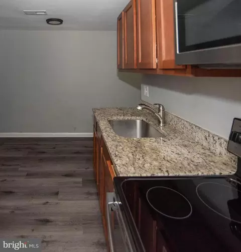 Entry Way - 407 Maple Ln, Dundalk, MD 21222 photo 5 of 10