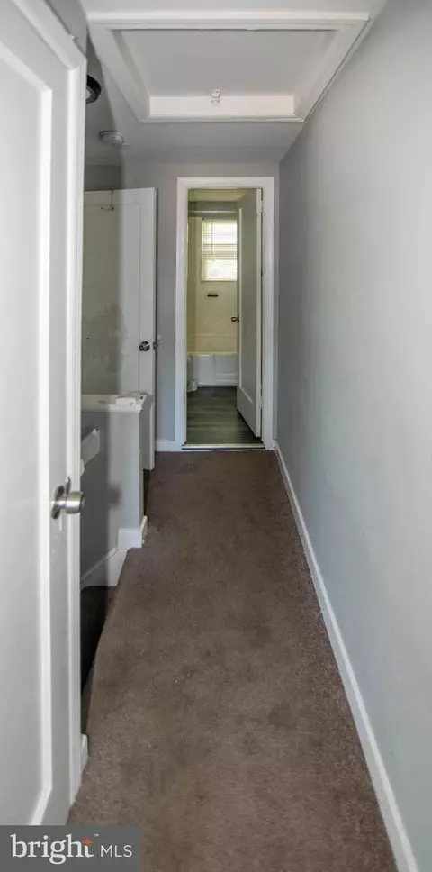 Entry Way - 407 Maple Ln, Dundalk, MD 21222 photo 8 of 10