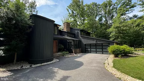 6 Cliffdweller Ct, Owings Mills, MD 21117