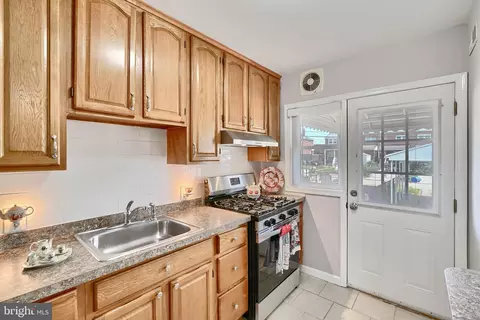 Kitchen - 2845 Plainfield Rd, Dundalk, MD 21222 photo 2 of 4