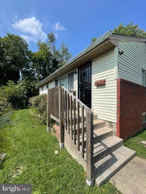 2004 Royal Court Dr, Gwynn Oak, MD 21207