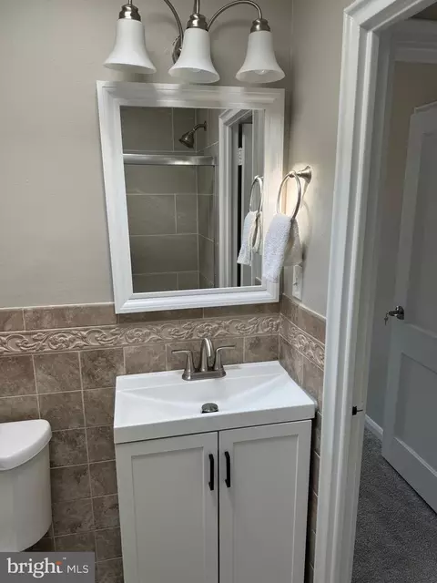 Bath - 876 Jaydee Ave, Dundalk, MD 21222 photo 2 of 4