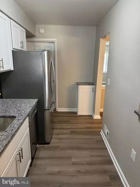 Entry Way - 876 Jaydee Ave, Dundalk, MD 21222 photo 2 of 4