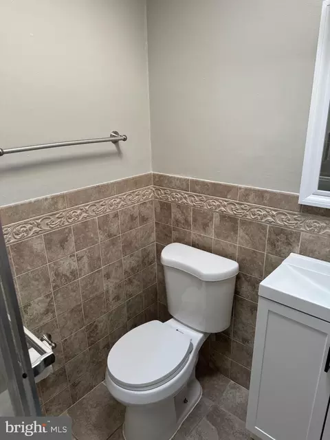 Bath - 876 Jaydee Ave, Dundalk, MD 21222 photo 3 of 4