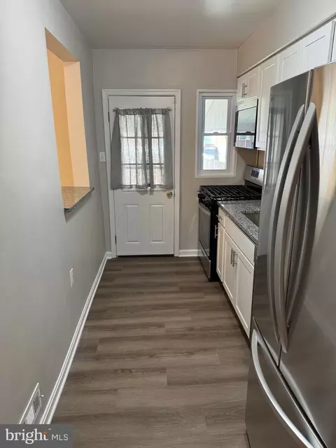 Entry Way - 876 Jaydee Ave, Dundalk, MD 21222 photo 1 of 4