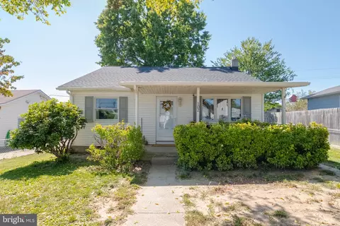102 Dihedral Dr, Middle River, MD 21220