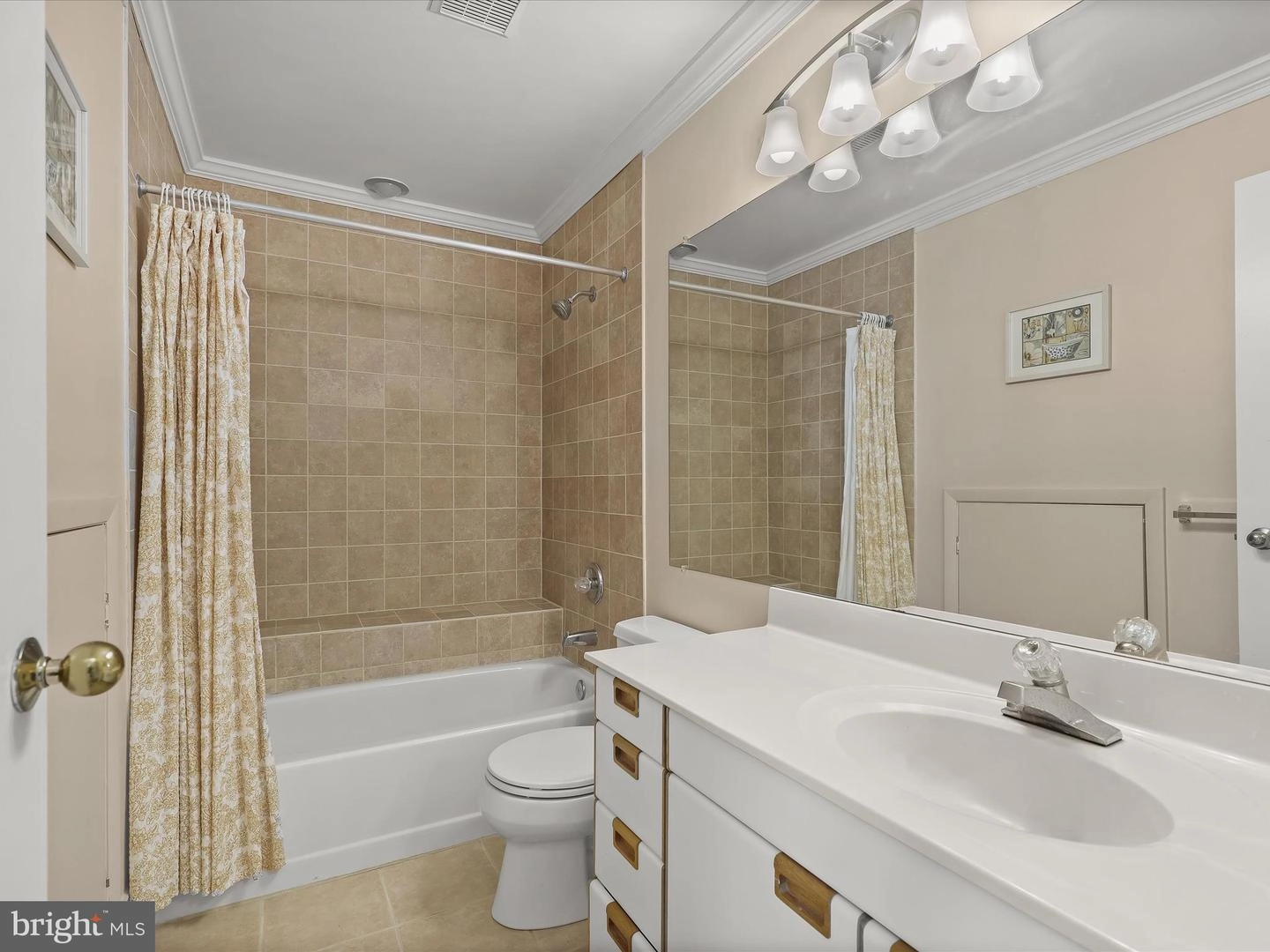 Bath - 6927 Clearwind Ct #C, Baltimore, MD 21209 photo 3 of 3
