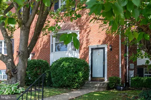 27 Sylvan Park Ct, Nottingham, MD 21236