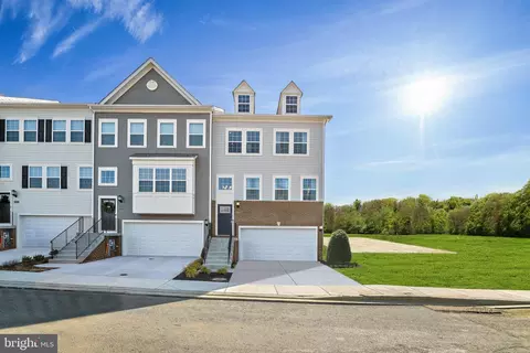208 Birdie Ct, Pikesville, MD 21208