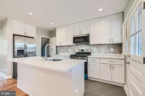 916 Palladi Dr, Halethorpe, MD 21227