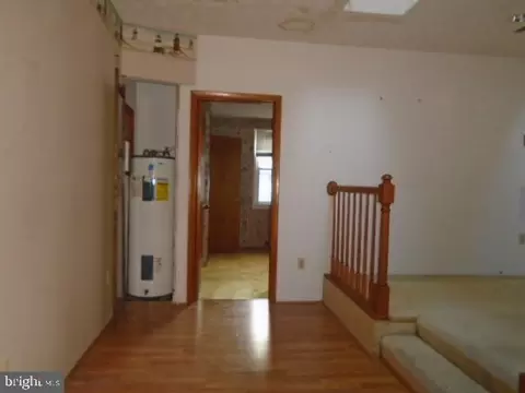 Entry Way - 4 Right Wing Dr, Middle River, MD 21220 photo 4 of 5