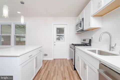 605 Kingston Rd, Middle River, MD 21220 photo 12