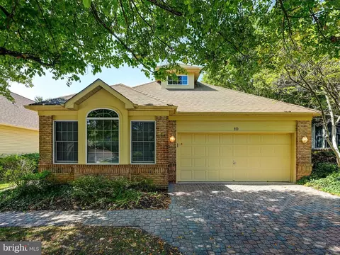 10 Stone Gate Ct, Pikesville, MD 21208