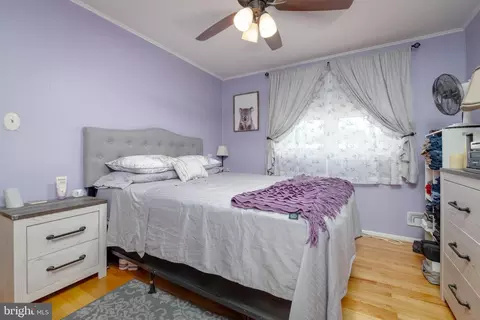 Bedroom - 2209 Searles Rd, Dundalk, MD 21222 photo 2 of 3