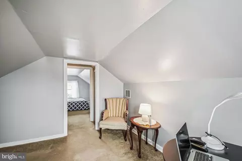 Entry Way - 7610 Cedar Rd, Dundalk, MD 21222 photo 3 of 4