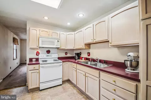 Kitchen - 7610 Cedar Rd, Dundalk, MD 21222 photo 1 of 1