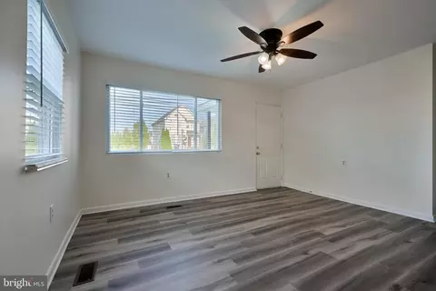 Living - 706 Middle River Rd, Middle River, MD 21220 photo 2 of 2