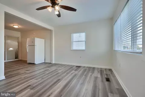 Entry Way - 706 Middle River Rd, Middle River, MD 21220 photo 1 of 4