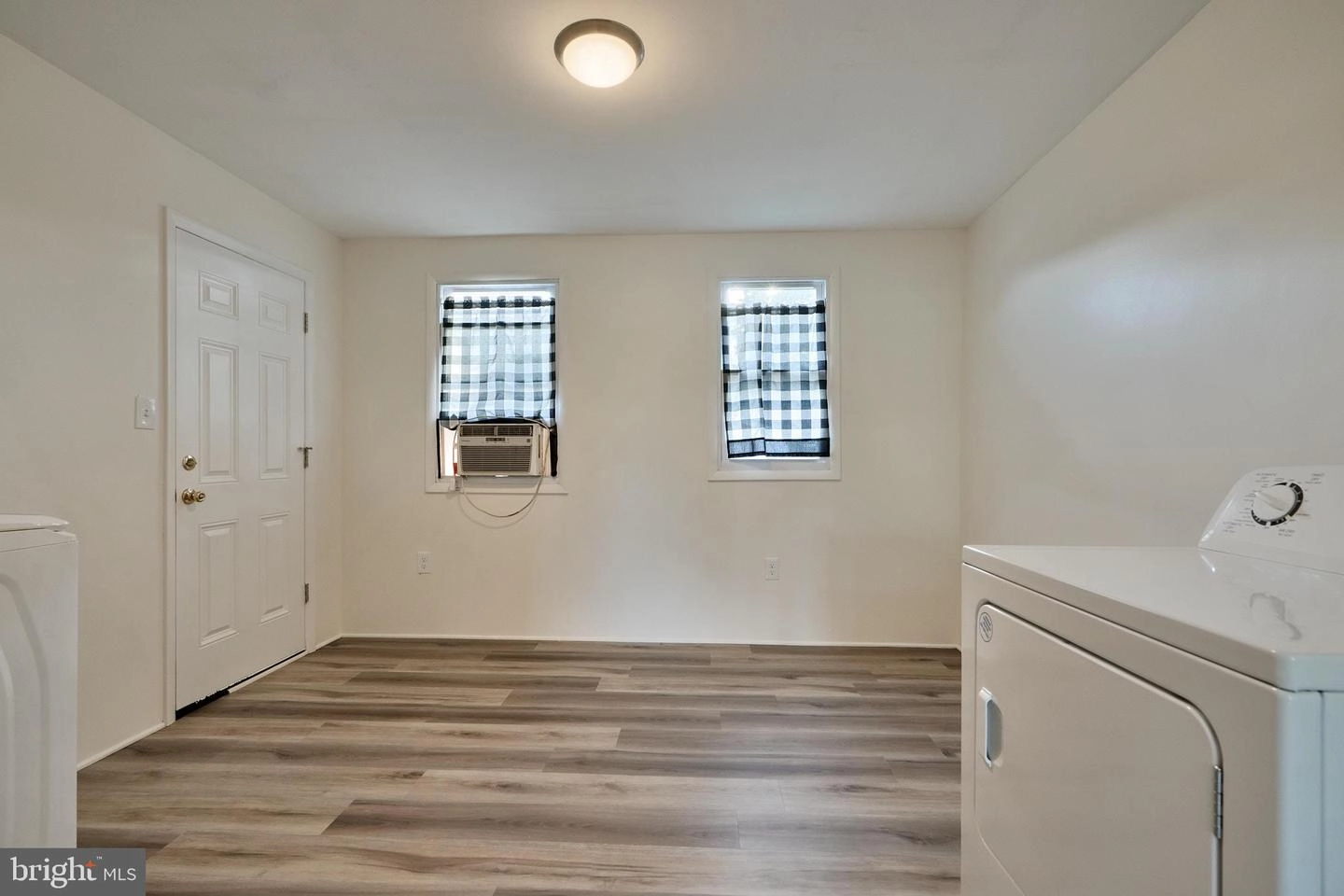 Entry Way - 706 Middle River Rd, Middle River, MD 21220 photo 2 of 4