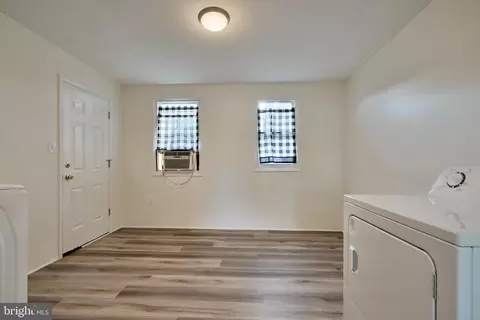 Entry Way - 706 Middle River Rd, Middle River, MD 21220 photo 2 of 4