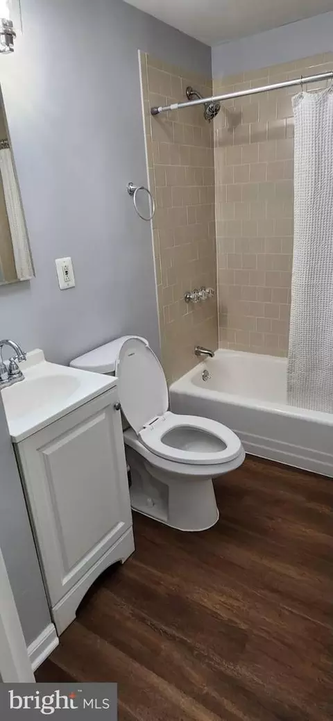 Bath - 3217 Bero Rd, Halethorpe, MD 21227 photo 2 of 2