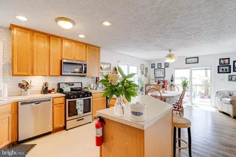 Kitchen - 1013 Cold Spring Rd, Middle River, MD 21220 photo 4 of 7