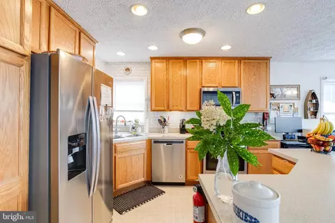 Kitchen - 1013 Cold Spring Rd, Middle River, MD 21220 photo 5 of 7
